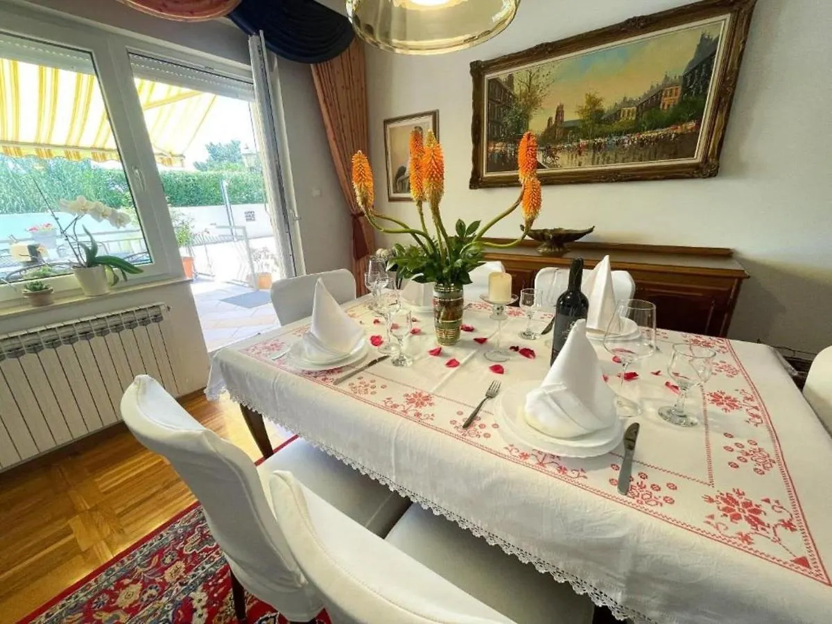 Comfortable Home With Private Pool Jadranovo Semesterbostad
